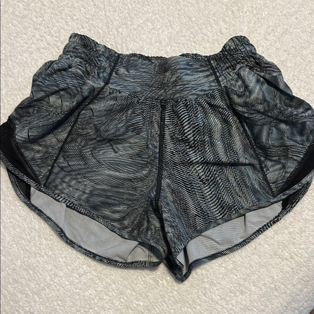 Lululemon Athletica Black and Green Athletic Shorts Moisture-Wicking Design